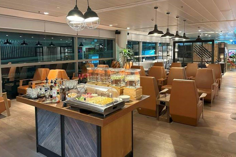 Brisbane Airport (BNE): Premium Lounge EntryInternational Departures: 6-Hour Entry with Shower