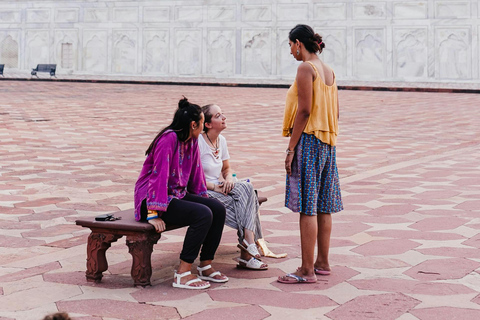 De Delhi : Excursion privée d&#039;une journée à Agra avec repas, spéciale femmesService à Agra : Guide touristique professionnel uniquement