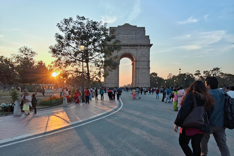 Desde Delhi: tour de día completo por la ciudad antigua y la nueva Delhi.Tour de un día: Old Delhi y New Delhi: coche, guía y tickets de acceso incluidos.