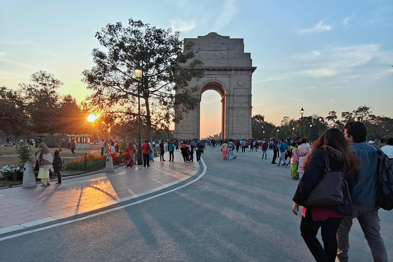 Desde Delhi: tour de día completo por la ciudad antigua y la nueva Delhi.Tour de un día: Old Delhi y New Delhi: coche, guía y tickets de acceso incluidos.