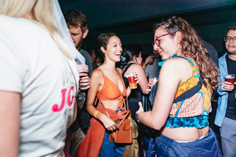 Prag: Kneipentour und Party in einem internationalen Club