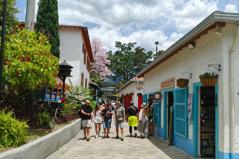 Medellín: Cultural Tour with Lunch and Commune 13