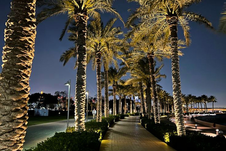 Jeddah: Private Full-Day Sightseeing Tour with 5-Star Lunch