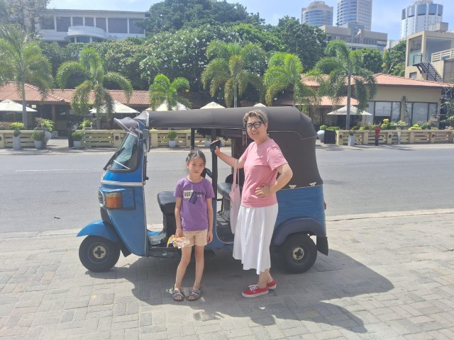 Visit Morning or Evening Colombo Sightseeing Tour by Tuk Tuk in Colombo