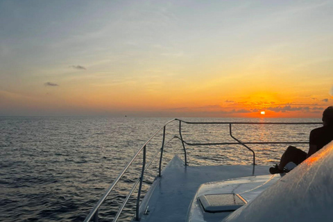 Santa Cruz: Ferry ticket to Isabela Island