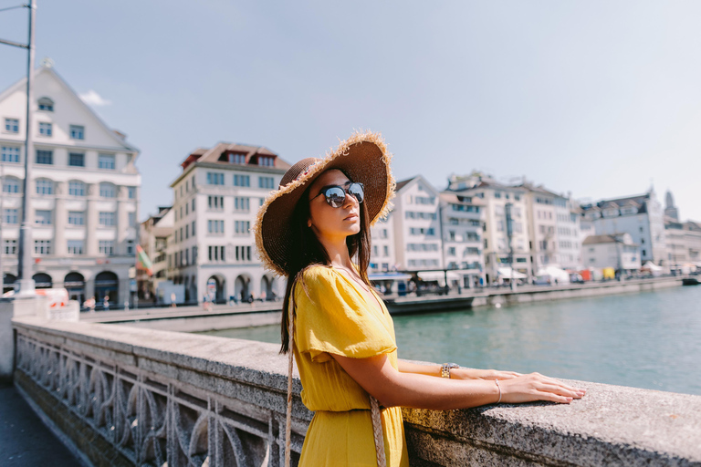 Zurich: Private Photo Shoot with Local Photographer ESSENTIAL 20 min | 15 photos