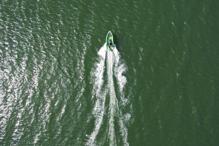 Abu Dhabi: Private Small Boat Rental (No License Required) Abu Dhabi: Small Boat 2 Hour Rental (No License Required)