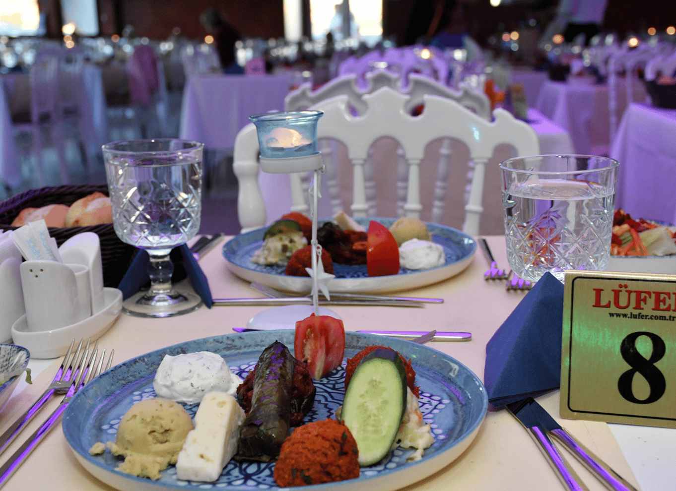 Istanbul: Bosporus-middagscruise og show med privat bord