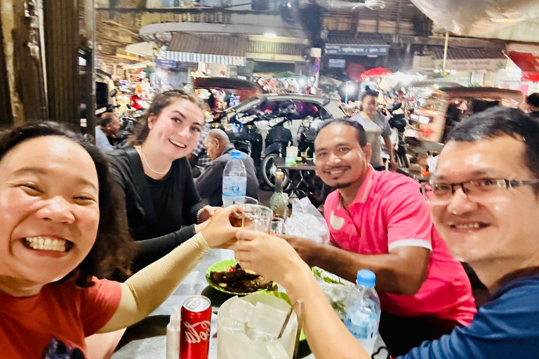 Phnom Penh: Hidden Gems Walking Tour with Local Guide