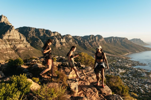 Visit Cape Town: Lion's Head Guided Hike at Sunset in Cape Town