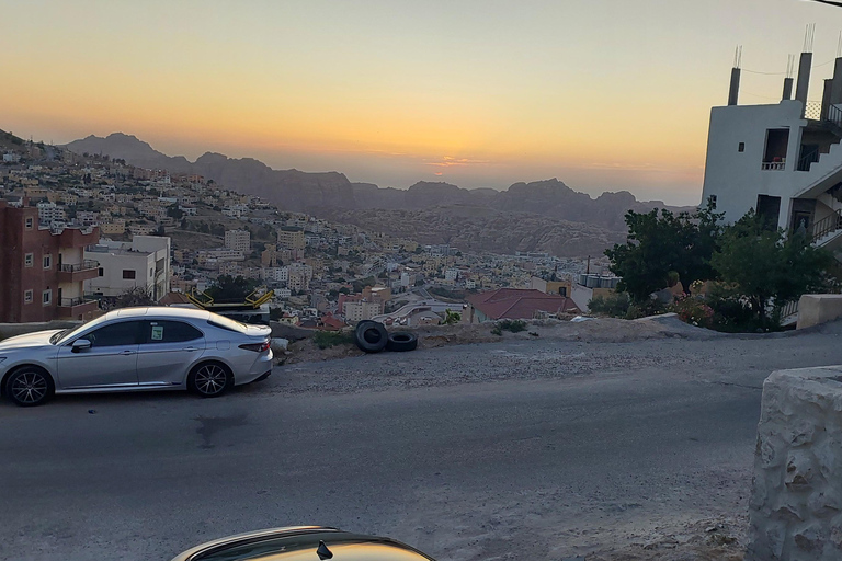 Alquila un coche con conductor para visitar todo Jordania desde Ammán.Por Un Día Coche Con Conductor.