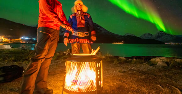 Tromsø: Local Sámi-Led Aurora Chase, Campfire Meal & Photos