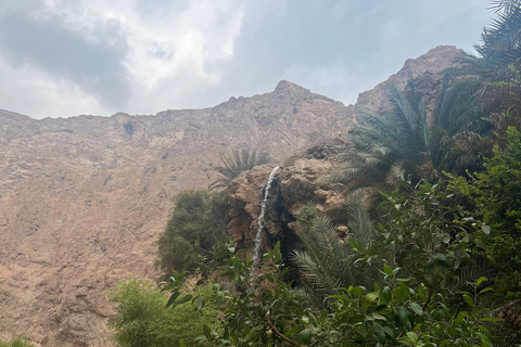 Muscat: Wadi Shab Hike and Bimmah Sinkhole Tour with Lunch Muscat: Wadi Shab Hike and Bimmah Sinkhole Tour with Lunch