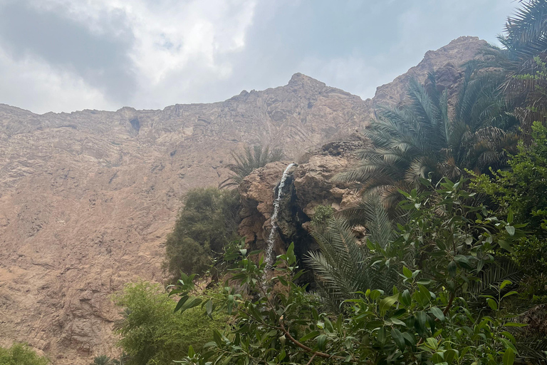 Muscat: Wadi Shab Hike and Bimmah Sinkhole Tour with Lunch Muscat: Wadi Shab Hike and Bimmah Sinkhole Tour with Lunch
