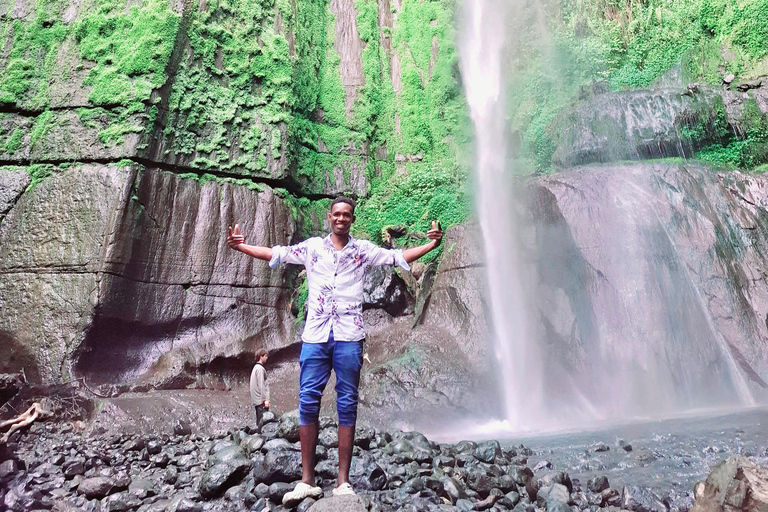 Arusha: Napuru Waterfalls Guided Hike and Village Visit