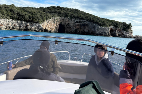 Kotor: Schnellbootfahrt zur Blauen Höhle und zur Muttergottes der Felsen