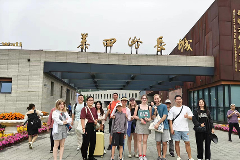 Popołudniowy transfer autobusem do Wielkiego Muru w Mutianyu + bilet wstępuTransfer samochodem do Mutianyu z biletem wstępu + odbiór z hotelu