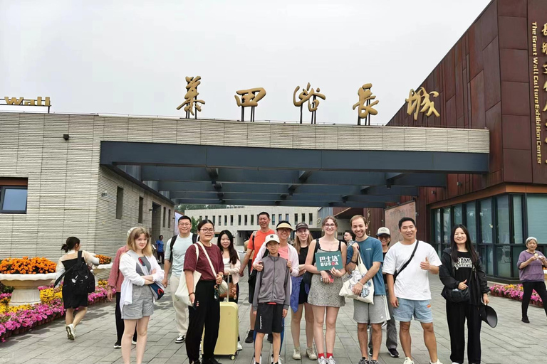 Popołudniowy transfer autobusem do Wielkiego Muru w Mutianyu + bilet wstępuTransfer samochodem do Mutianyu z biletem wstępu + odbiór z hotelu