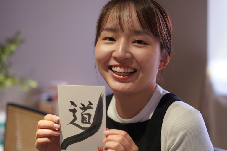 Taller de caligrafía en Kioto: diseña tu logotipo kanji en papel washiTaller de caligrafía en Kioto: diseña tu logotipo kanji en washi