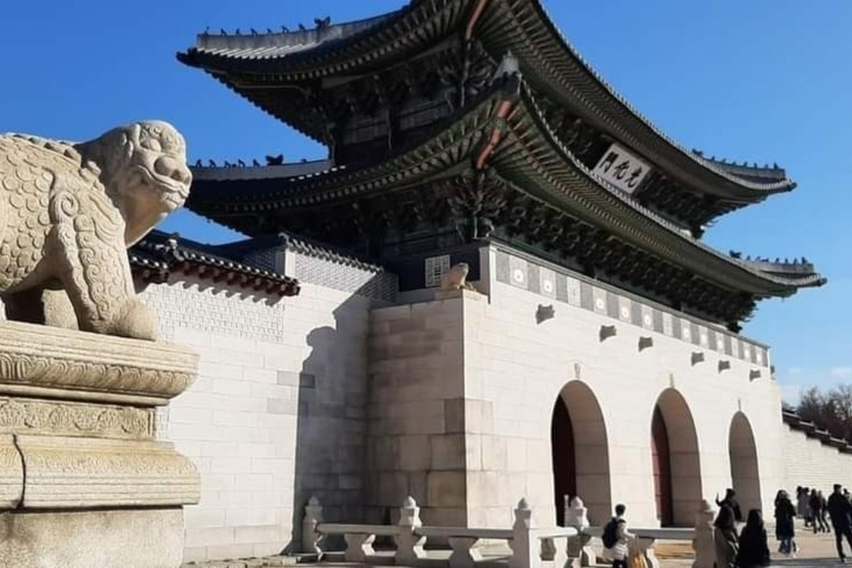 Gyeongbok-gung and Seochon walking tour with coin lunchbox Gyeongbok-gung & Seochon Walking Tour (Hanbok Experience)