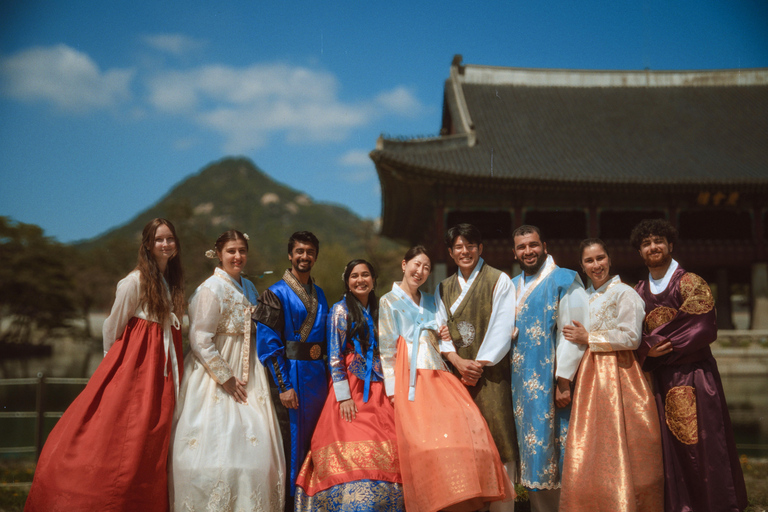 Seoul: Vintage Photoshoot with Professional Photographer