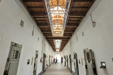 Sangre, Lágrimas e Independencia: Recorrido por la Oscura Historia Colonial de CoreaTour a pie en grupo, encuentro en la salida 5 de la estación de Dongnimmun 9:30 h