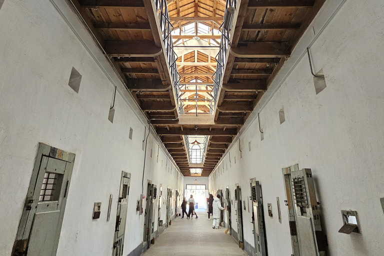 Sangre, Lágrimas e Independencia: Recorrido por la Oscura Historia Colonial de CoreaTour a pie en grupo, encuentro en la salida 5 de la estación de Dongnimmun 9:30 h