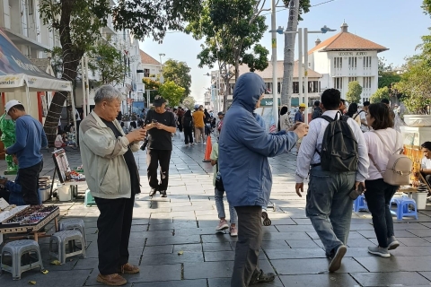 Tour de la ciudad de Yakarta con guía local Todos los idiomasGuía local de habla tailandesa