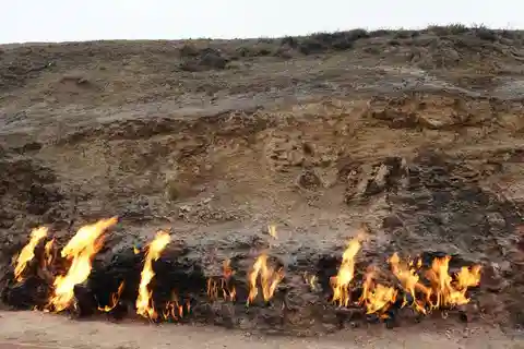 Half Day Ateshgah-Fire Temple & Yanardag-Fire Mountain tour
