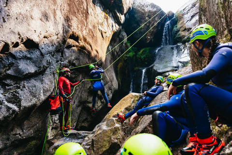 Do Porto: Viagem de Canyoning no Parque Nacional do Gerês