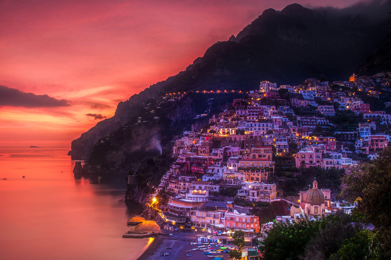 Doświadczenie łodzią o zachodzie słońca w Positano