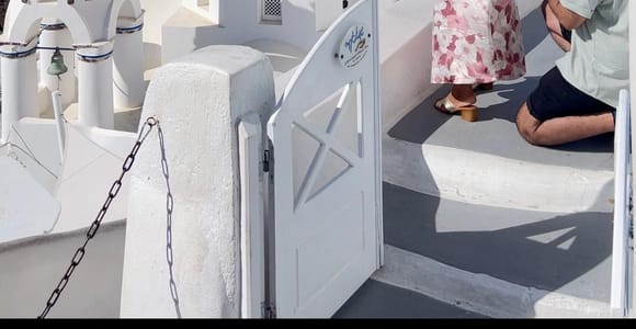 Santorini: Family Photoshoot l Private Entry to blue Dome