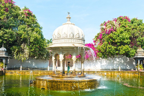 Udaipur: Old City Walking Tour with Local Guide