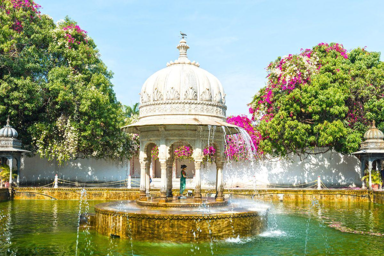 Udaipur: Old City Walking Tour with Local Guide