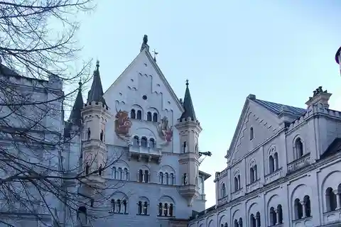 Rental car from Munich to Neuschwanstein Castle, including admission