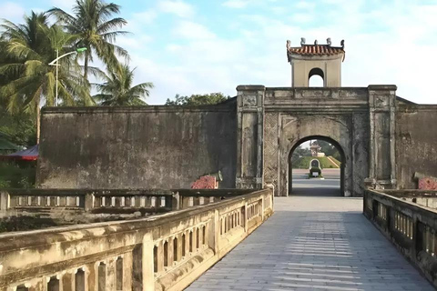 Hue to DMZ Full-Day Tour: Quang Tri Citadel, Vinh Moc Tunnel Group Tour