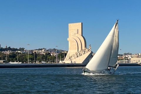 Lisboa: tour privado en barco al centro de la ciudad y opción al atardecerCrucero al atardecer