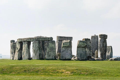 From London: Windsor Castle & Stonehenge Private Day Trip