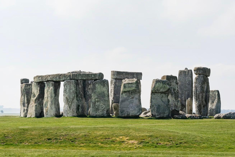 From London: Windsor Castle & Stonehenge Private Day Trip