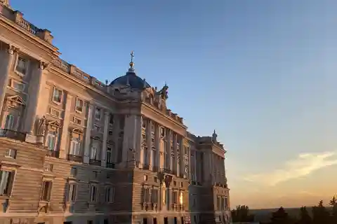 Wycieczka po architekturze: Stary zabytkowy Madryt z architektem
