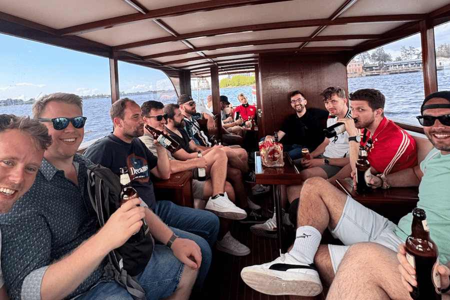 Riga: Private Bootstour durch die Kanäle von Riga mit lettischem Bier. Foto: GetYourGuide