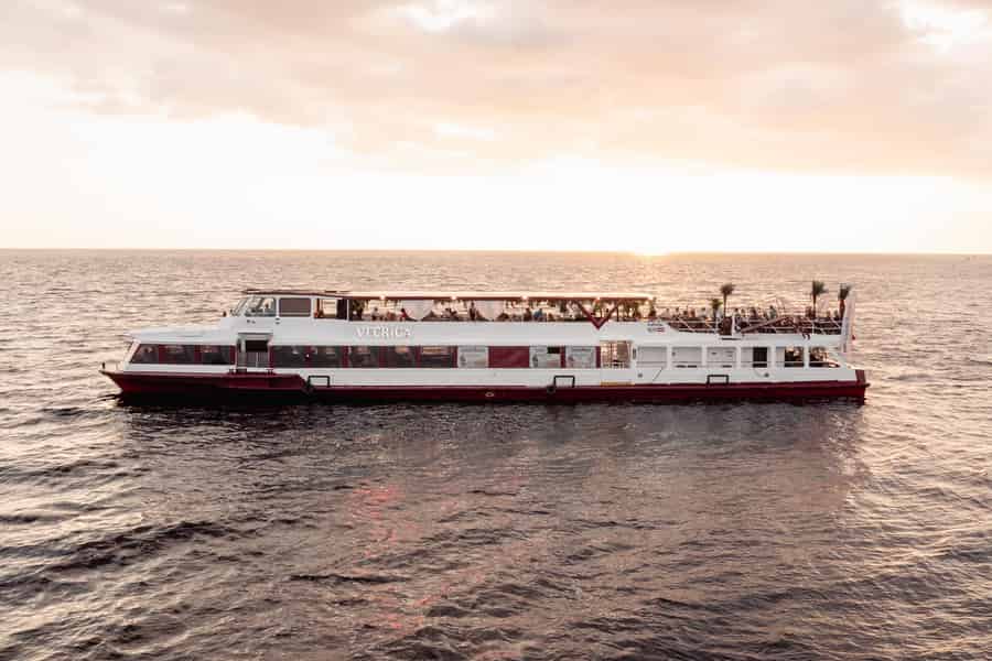 Riga: 2,5-stündige Flussfahrt bei Sonnenuntergang zum Meerstor – Flussfahrten in Lettland. Foto: GetYourGuide Riga: 2,5-stündige Flussfahrt bei Sonnenuntergang zum Meerstor – Flussfahrten in Lettland. Foto: GetYourGuide