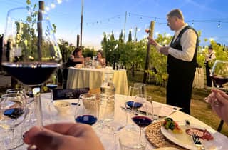 Abendessen bei Sonnenuntergang in den Weinbergen – Kleingruppe ab Siena