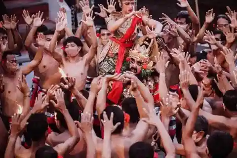 Descobre Bali: Desportos aquáticos, cultura e delícias culinárias