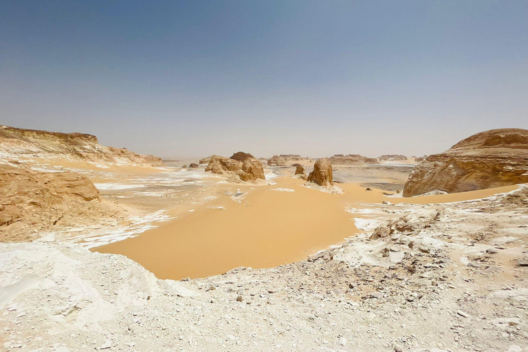 Cairo: Oásis de Bahariya e Deserto Branco: viagem particular de 3 diasTour guiado com traslados, guia que fala inglês, refeições e entrada