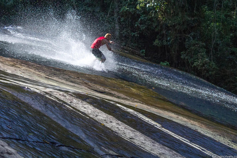Aventure en Jeep à Paraty : sentier écologique, distillerie et baignade dans la rivièreAventure en Jeep à Paraty : parcours écologique, distillerie et baignade dans la rivièr