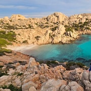 Caprera: Trekking da sogno tra spiagge paradisiache | GetYourGuide