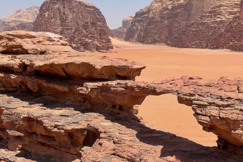 Excursión de 4 horas en jeep (por la mañana o al atardecer) por el desierto de Wadi RumExcursión de 3 horas + Mirador al atardecer