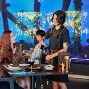 Cairns: Aquarium Guided Twilight Tour with 3-Course Dinner