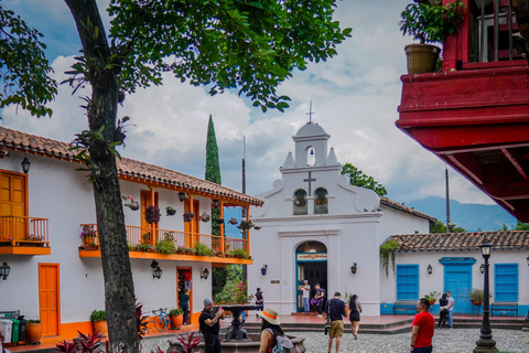 Medellín: Tour privado Pablo Escobar y &quot;Pueblito Paisa&quot;Visita Privado Pablo Escobar y Pueblito Paisa